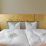 瓦尔内明德林格尔纳茨酒店